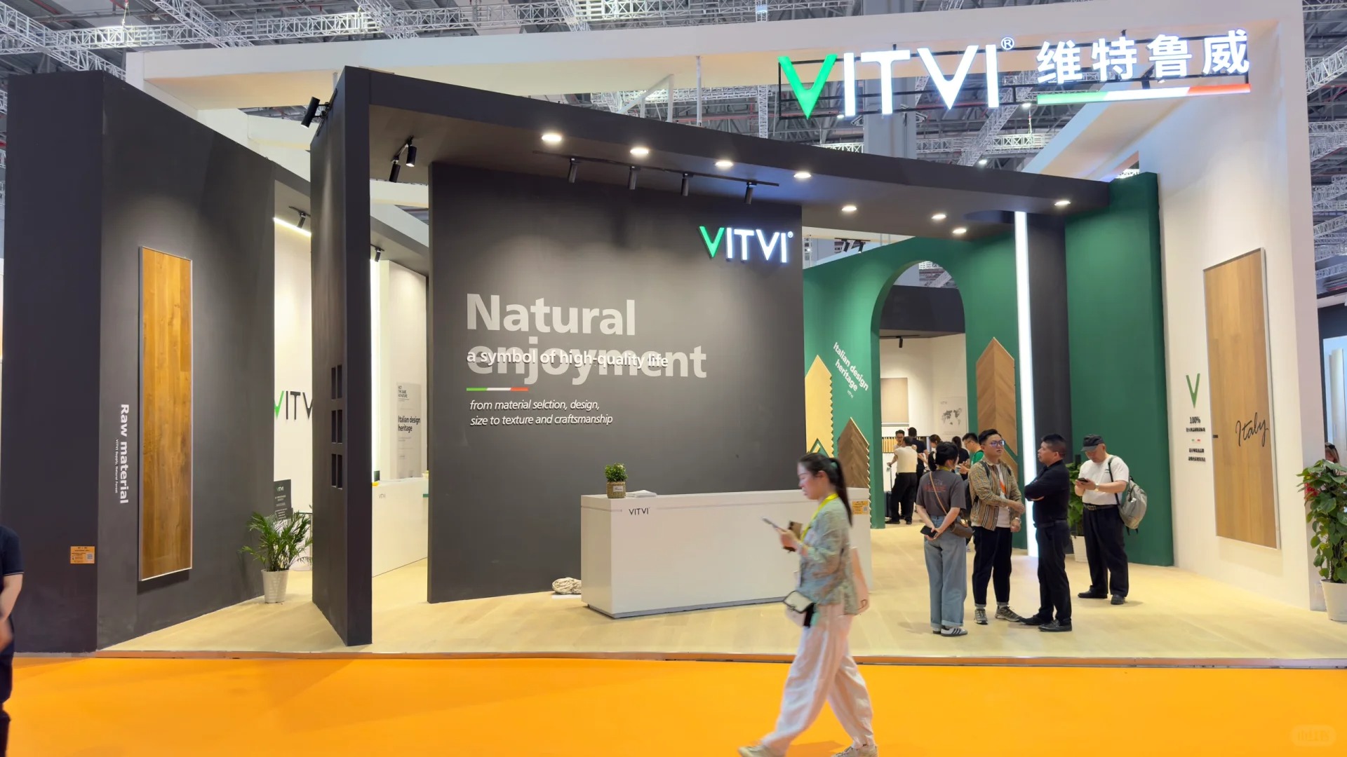 維特魯威攜新品驚艷亮相上海展！_1_VITVI 維特魯威地板_來自小紅書網頁版.jpg